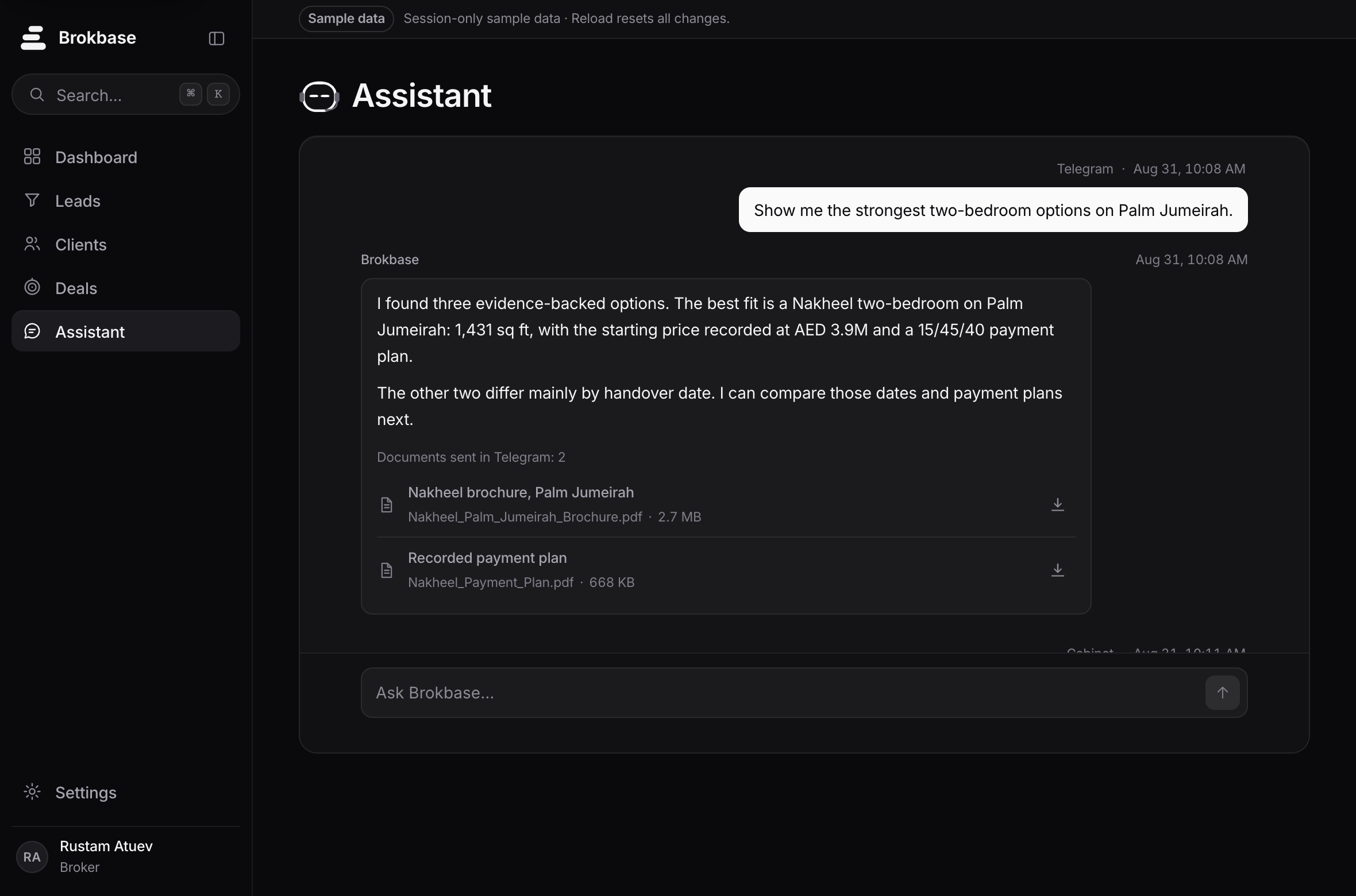 The Brokbase assistant in the cabinet: a question, the answer, and the brochure attached as a PDF. Sample data.